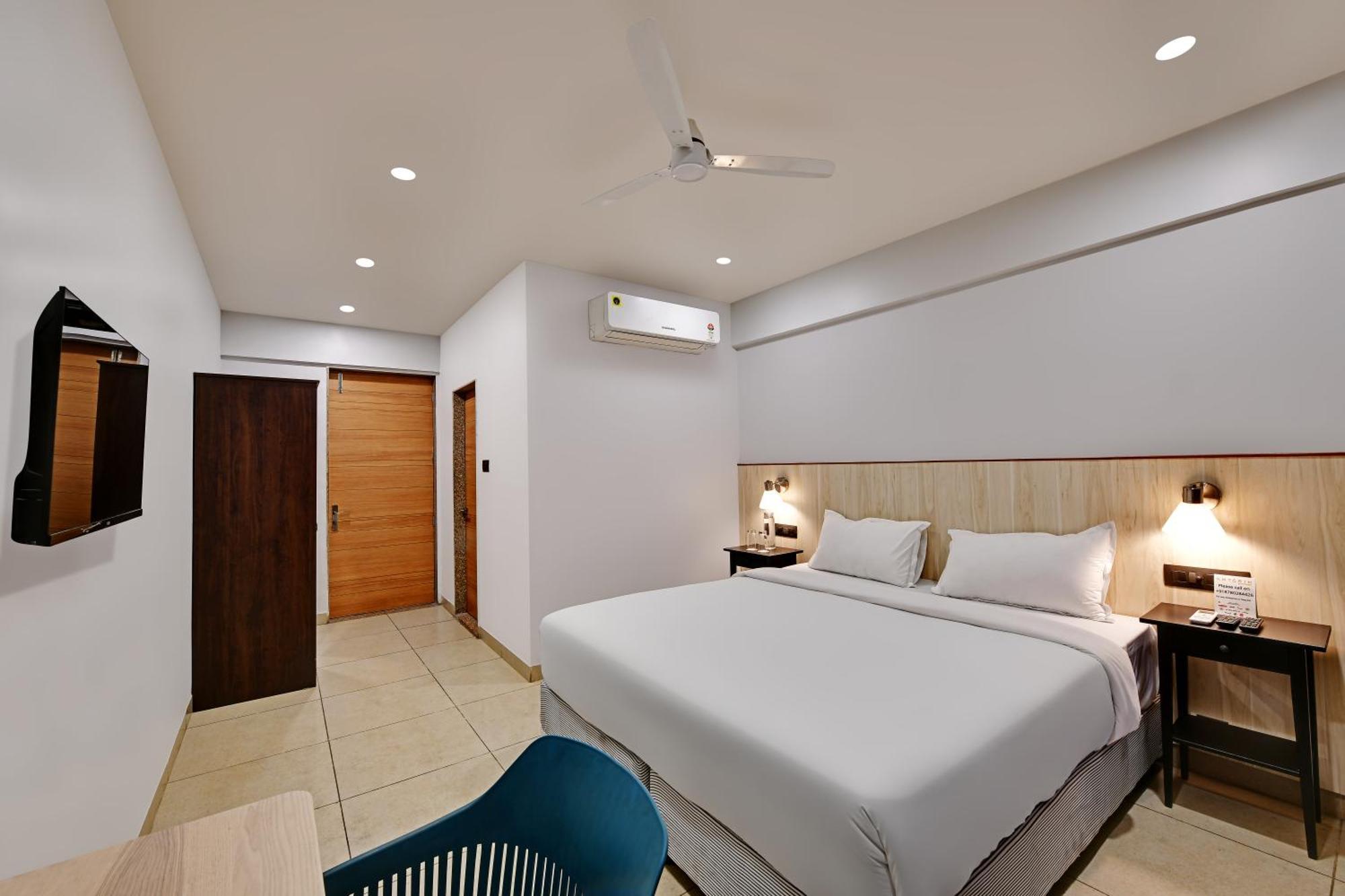 Antarim Express 호텔 Bharuch 외부 사진